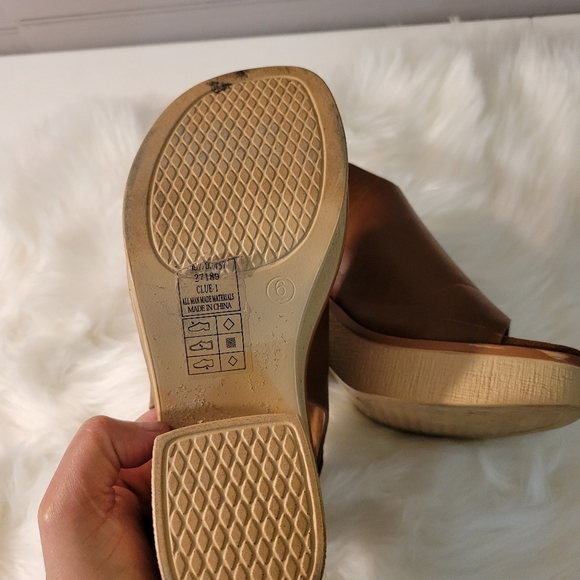 Brown Leather Women's Sandals - Picture 7 of 10